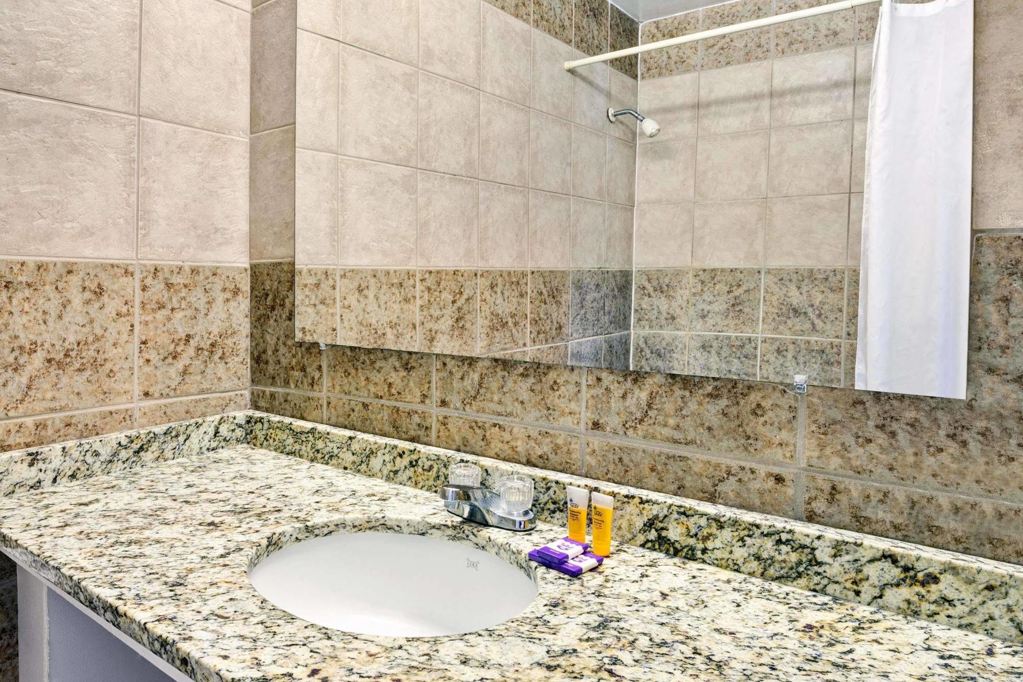 Weber Inn كيتشنر المظهر الخارجي الصورة